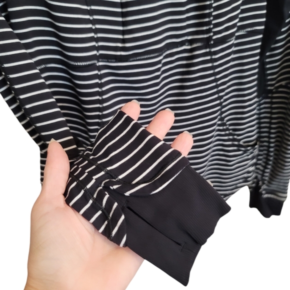 Lululemon Base Runner 1/2 Zip in Parallel Stripe Black White / Black - Picture 12 of 16